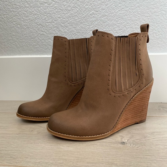 Melrose and Market New in box Brown wedge  boots - Picture 2 of 6